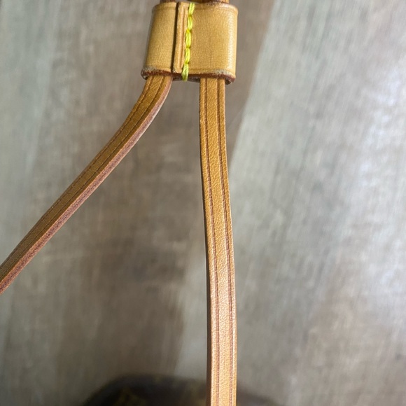 Louis Vuitton MM Neverfull - Picture 9 of 9